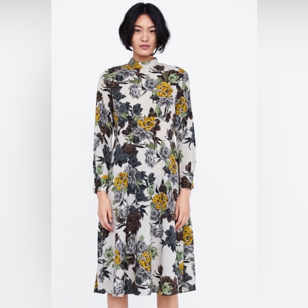 Floral print dress.